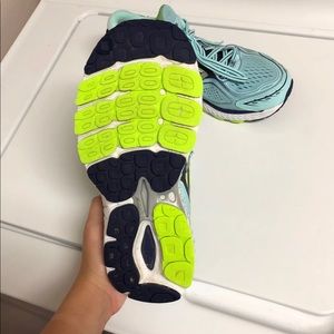 New balance support shoes